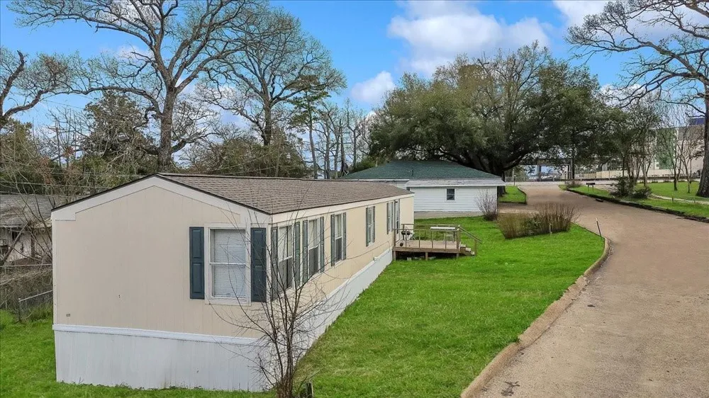 3102 Montgomery Road Huntsville, TX 77340