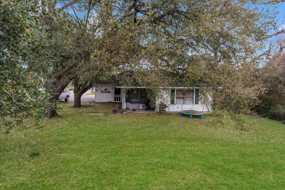 3102 Montgomery Road Huntsville, TX 77340