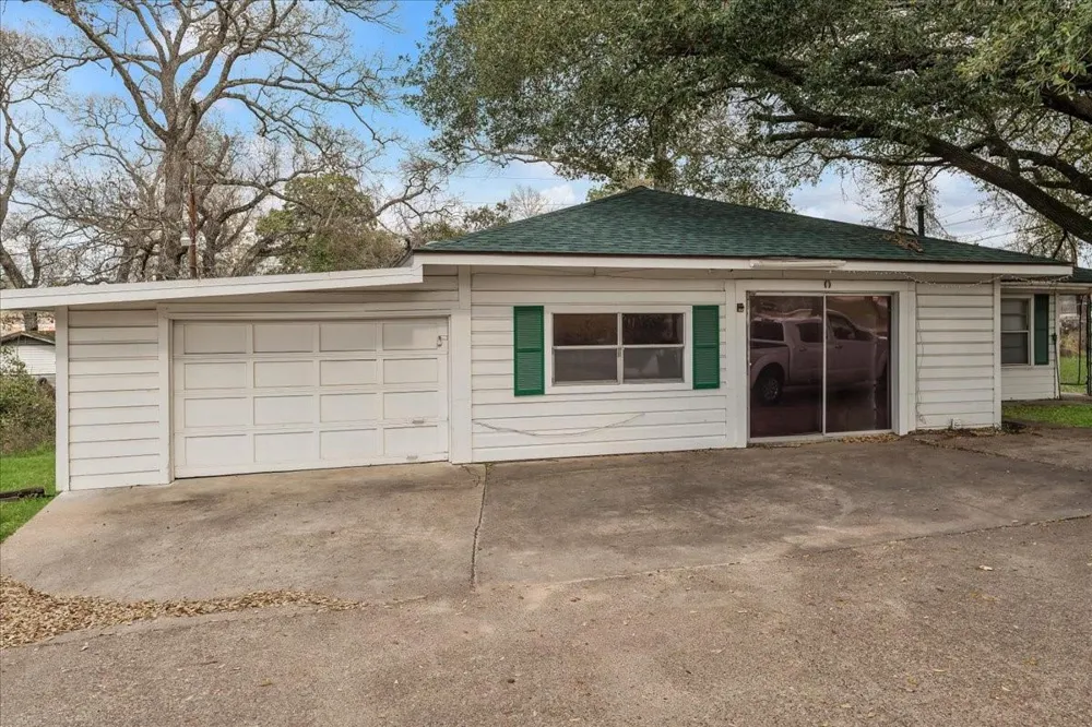 3102 Montgomery Road Huntsville, TX 77340