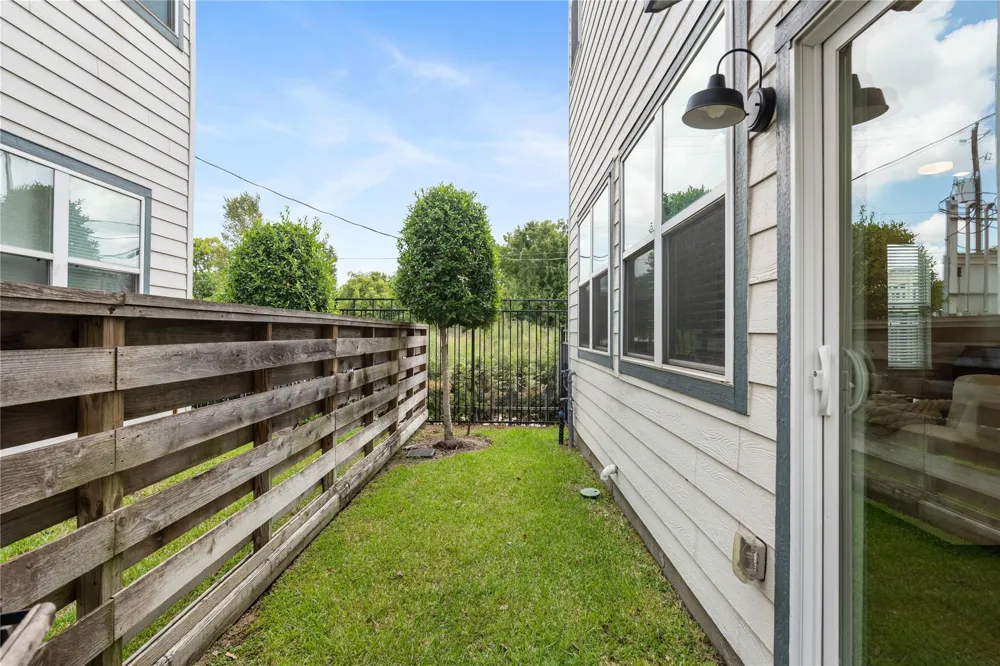 629 Press Street Hockley, TX 77020
