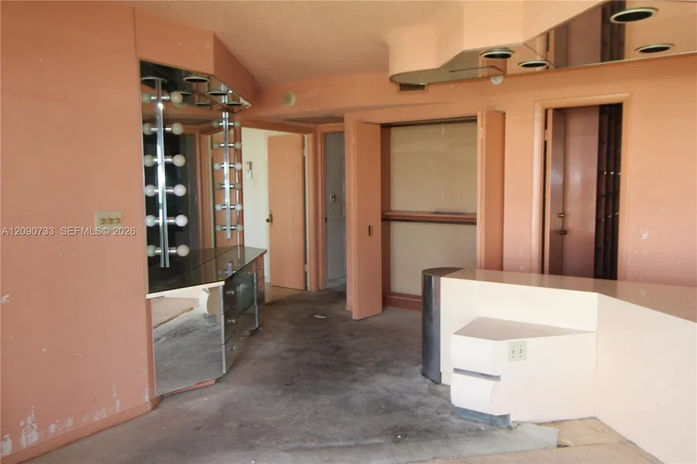 1000 Quayside Ter #1807 Miami, FL 33138
