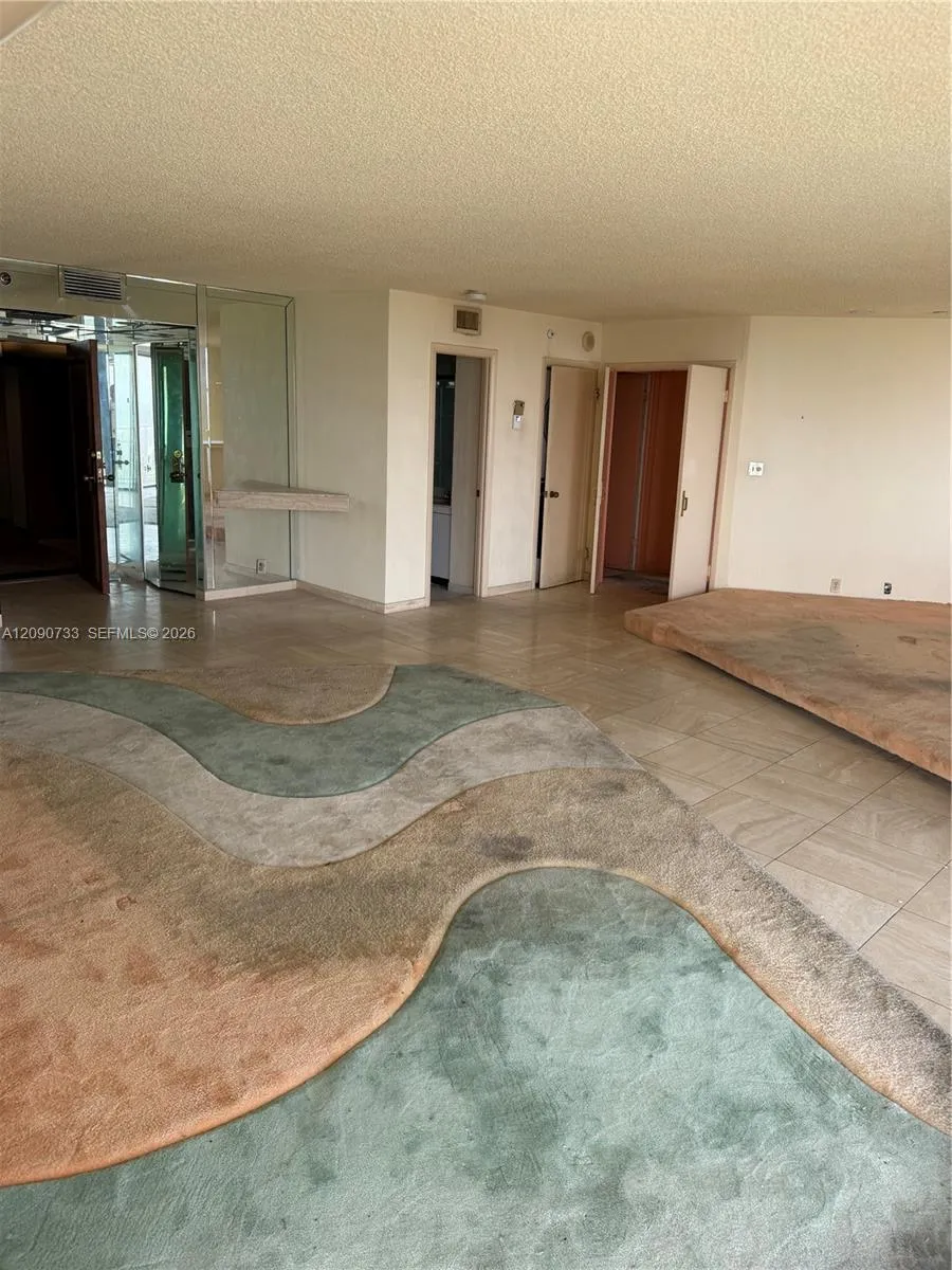 1000 Quayside Ter #1807 Miami, FL 33138
