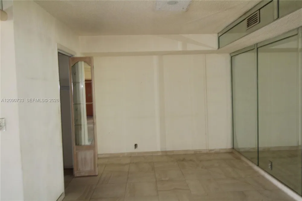 1000 Quayside Ter #1807 Miami, FL 33138