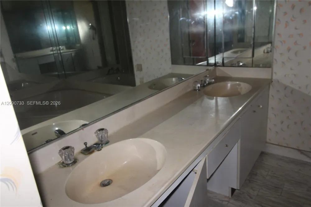 1000 Quayside Ter #1807 Miami, FL 33138