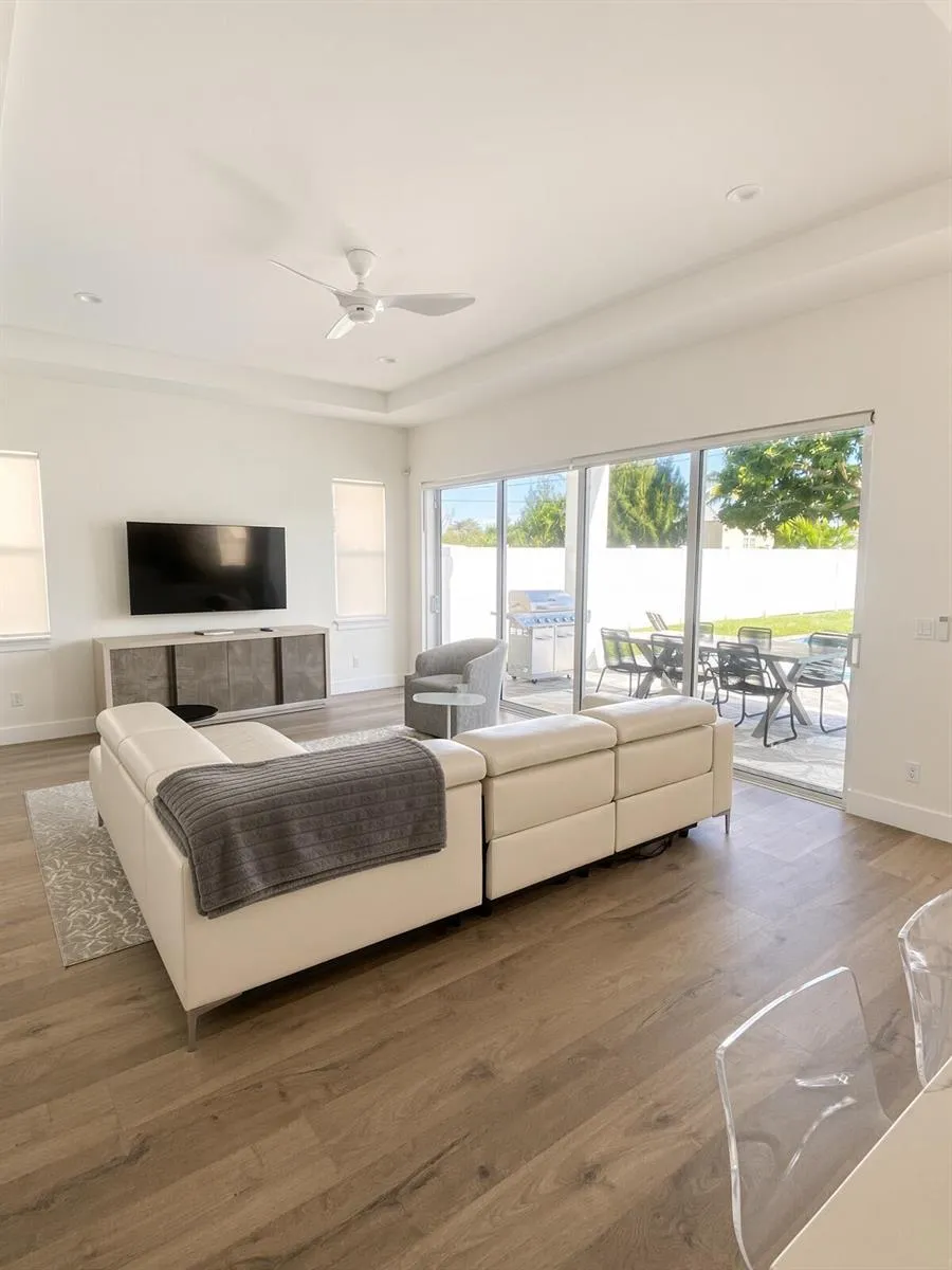 9066 SE MARS STREET Hobe Sound, FL 33455