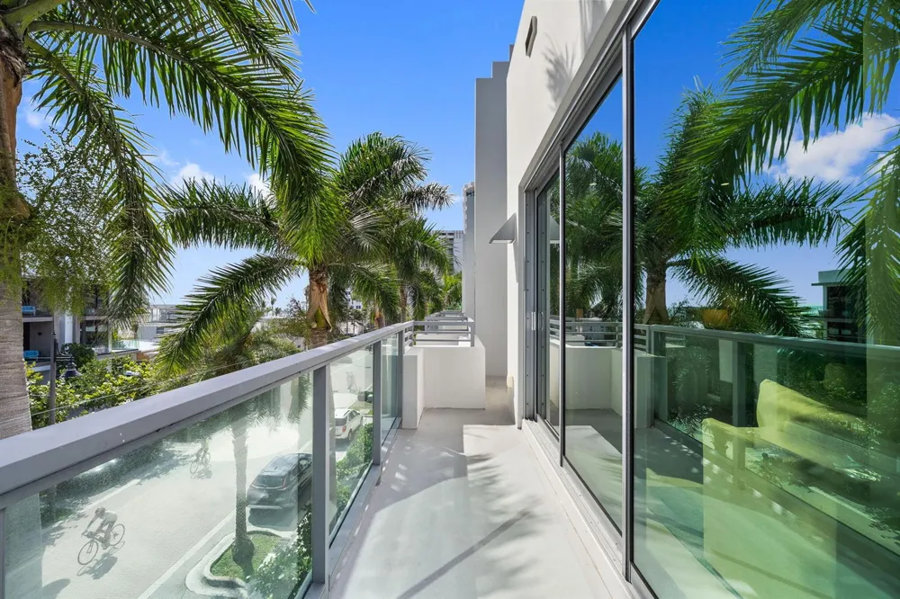 705 BRINY AVENUE Pompano Beach, FL 33062
