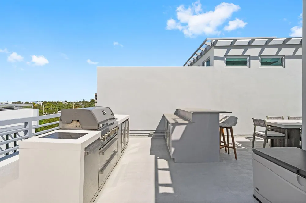 705 BRINY AVENUE Pompano Beach, FL 33062