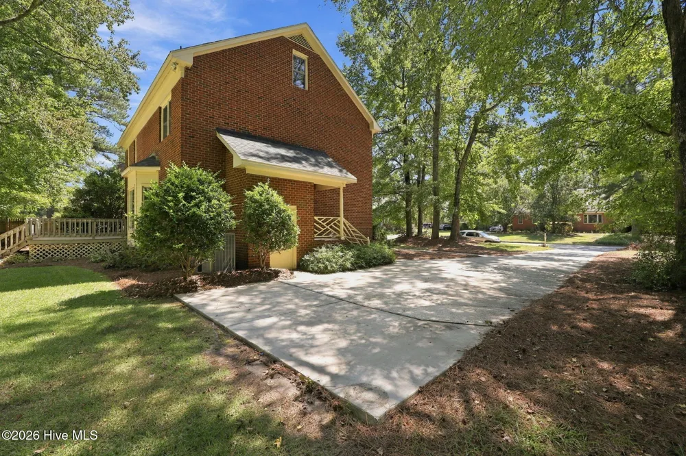 602 Kempton Drive Greenville, NC 27834