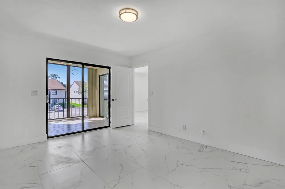7690 Tahiti Lane #202 Lake Worth, FL 33467