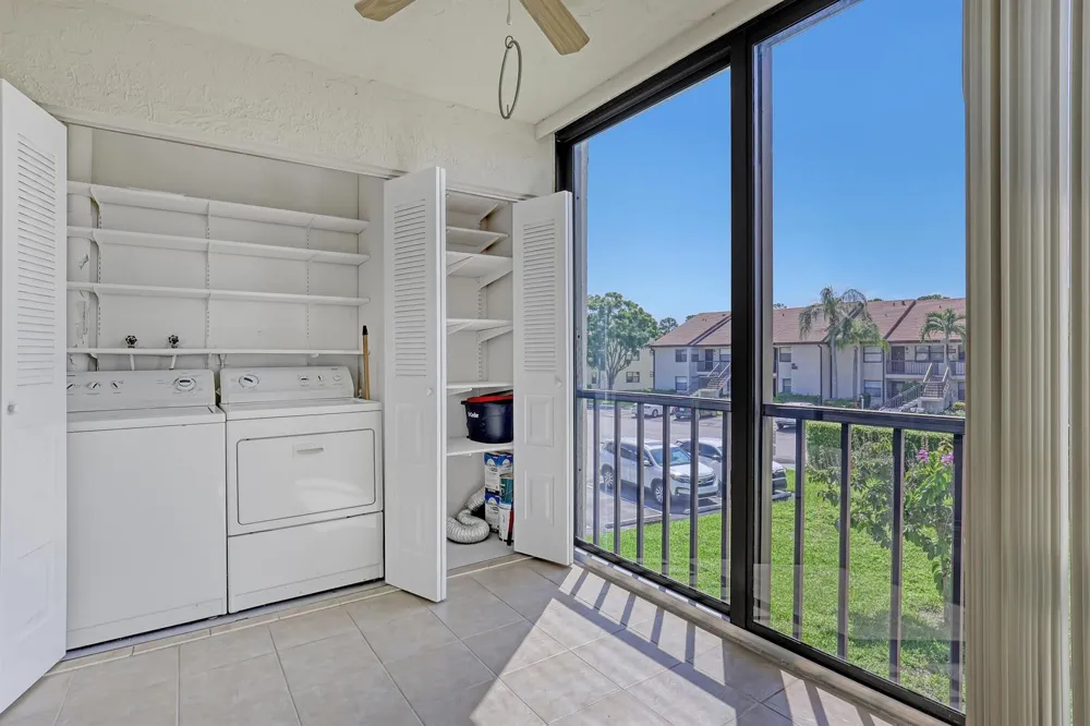 7690 Tahiti Lane #202 Lake Worth, FL 33467