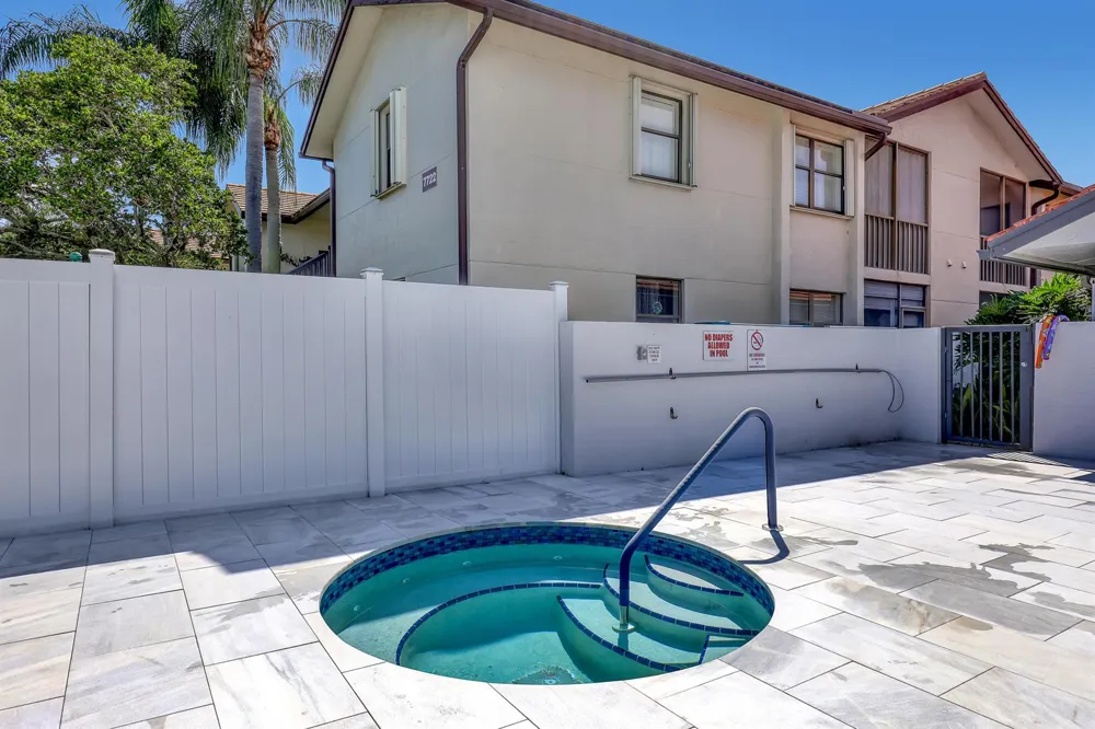 7690 Tahiti Lane #202 Lake Worth, FL 33467