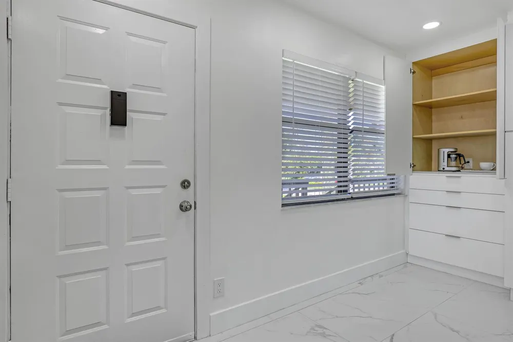 7690 Tahiti Lane #202 Lake Worth, FL 33467