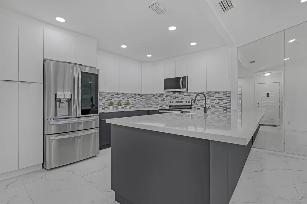 7690 Tahiti Lane #202 Lake Worth, FL 33467