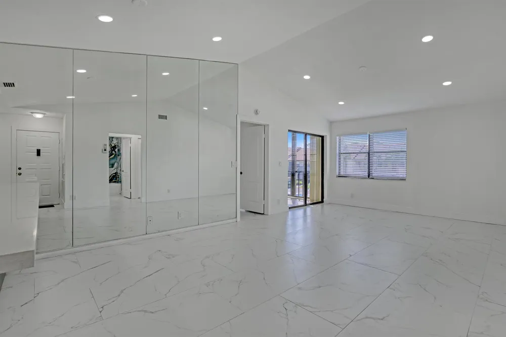 7690 Tahiti Lane #202 Lake Worth, FL 33467