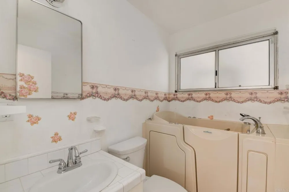 942 Helix Avenue Chula Vista, CA 91911