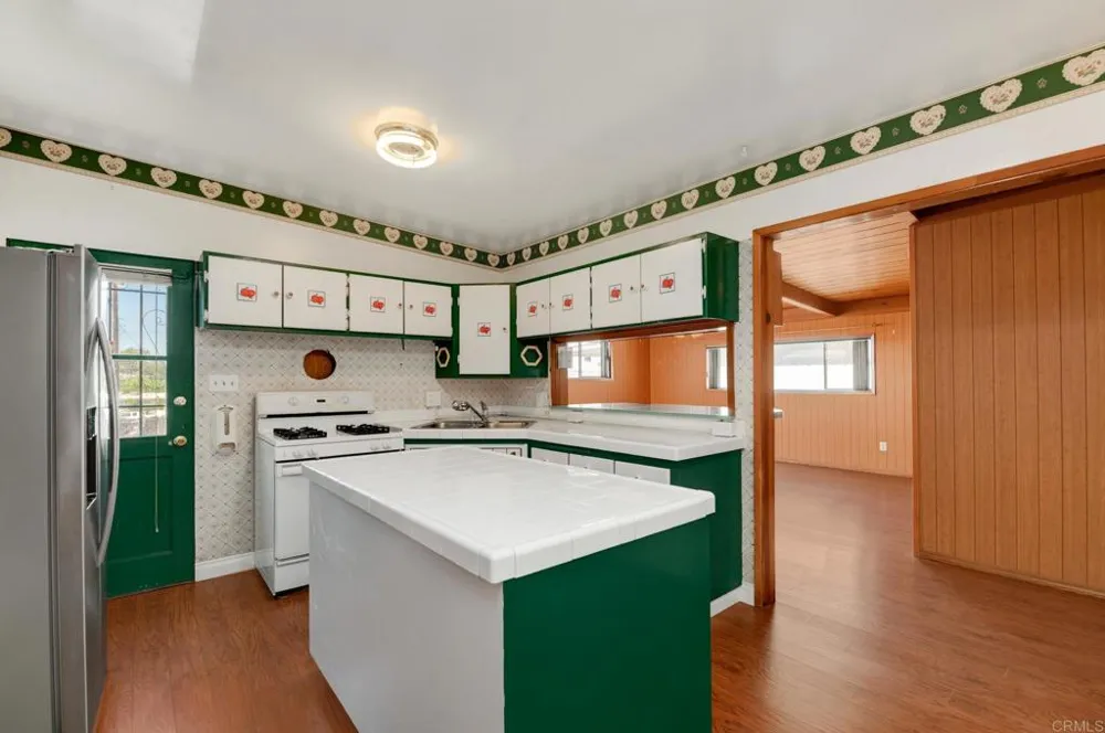 942 Helix Avenue Chula Vista, CA 91911