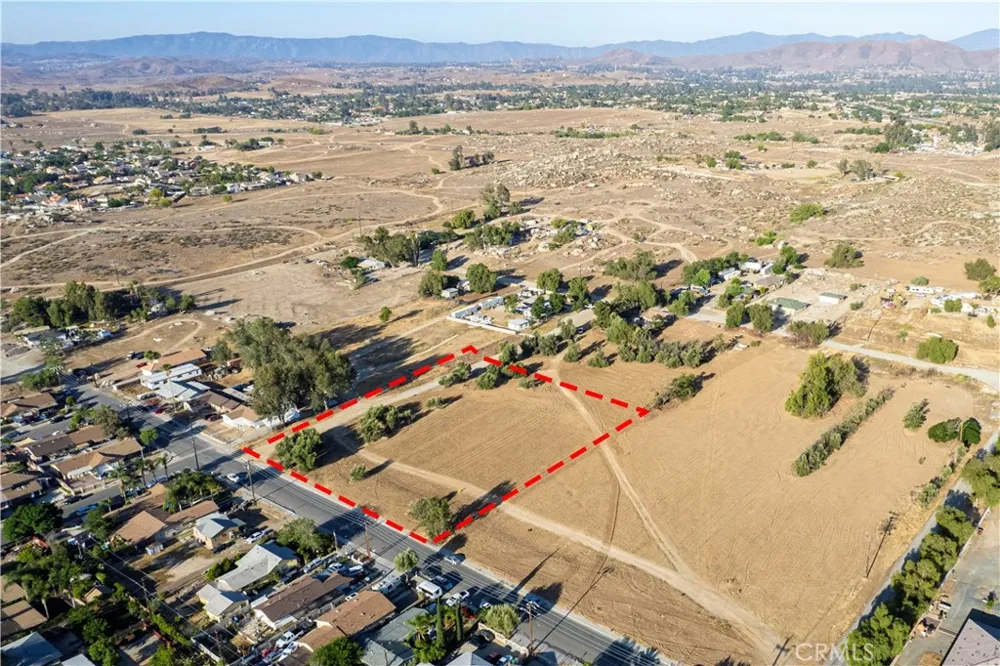 313-211-004 Perris, CA 92570