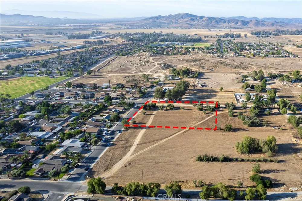 313-211-004 Perris, CA 92570