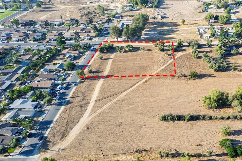 313-211-004 Perris, CA 92570