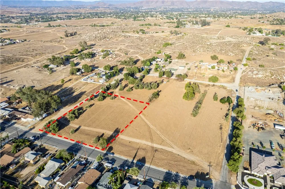 313-211-004 Perris, CA 92570