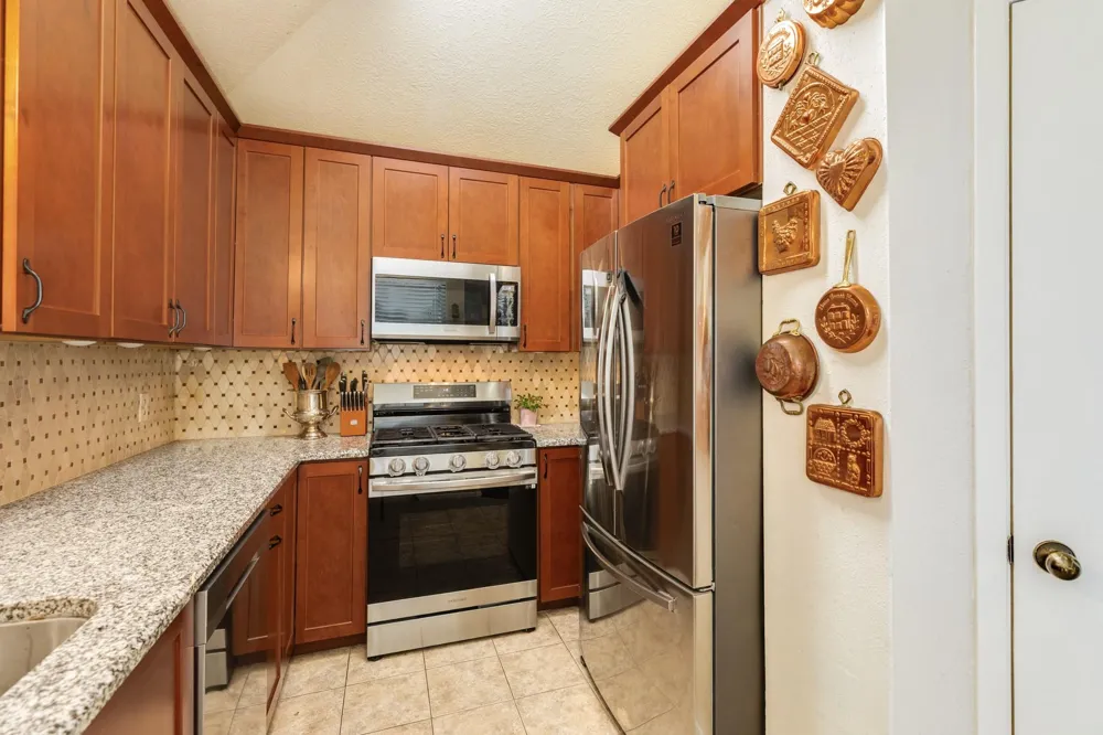108 Coffee Lane Lake Jackson, TX 77566