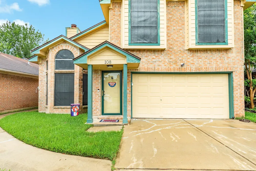 108 Coffee Lane Lake Jackson, TX 77566