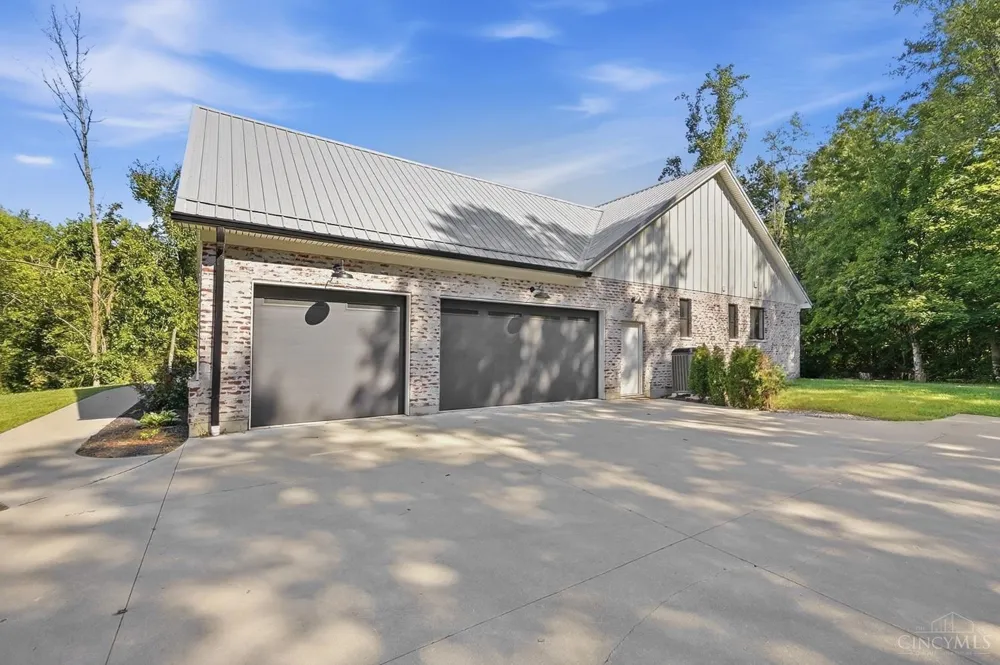 210 Blue Jay Way Chester, OH 45177
