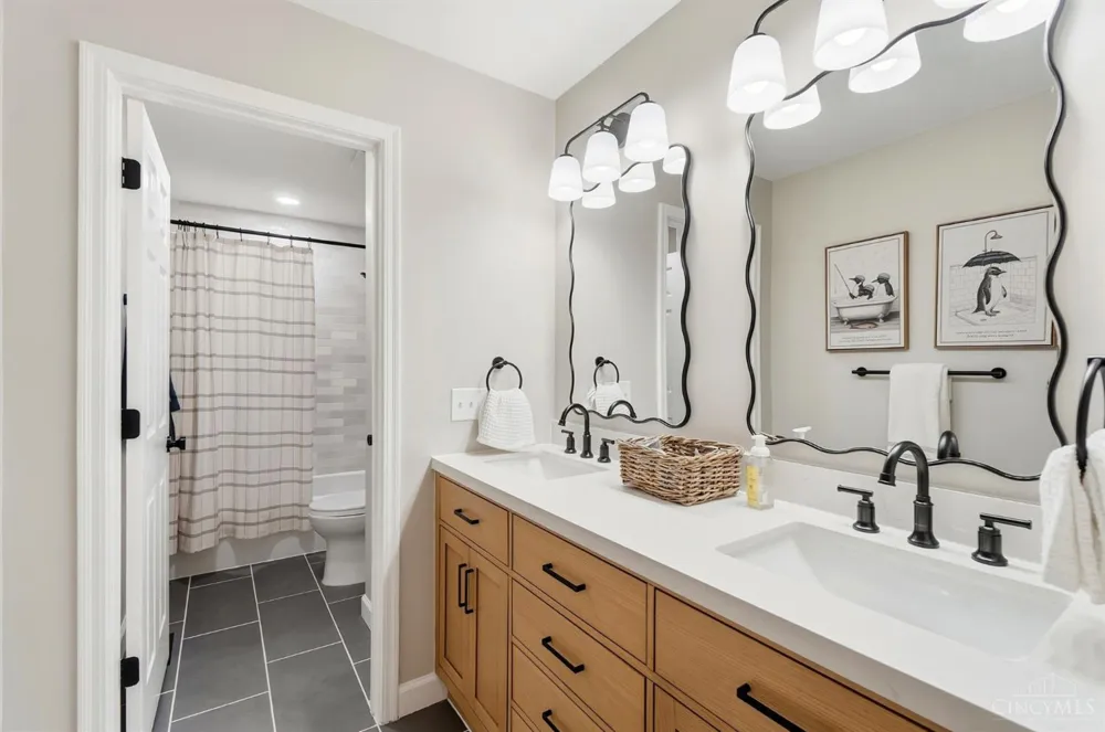 3831 Monets Lane Evendale, OH 45241