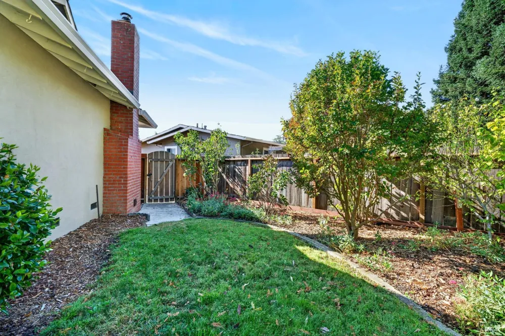 15 Betty Lane Novato, CA 94947