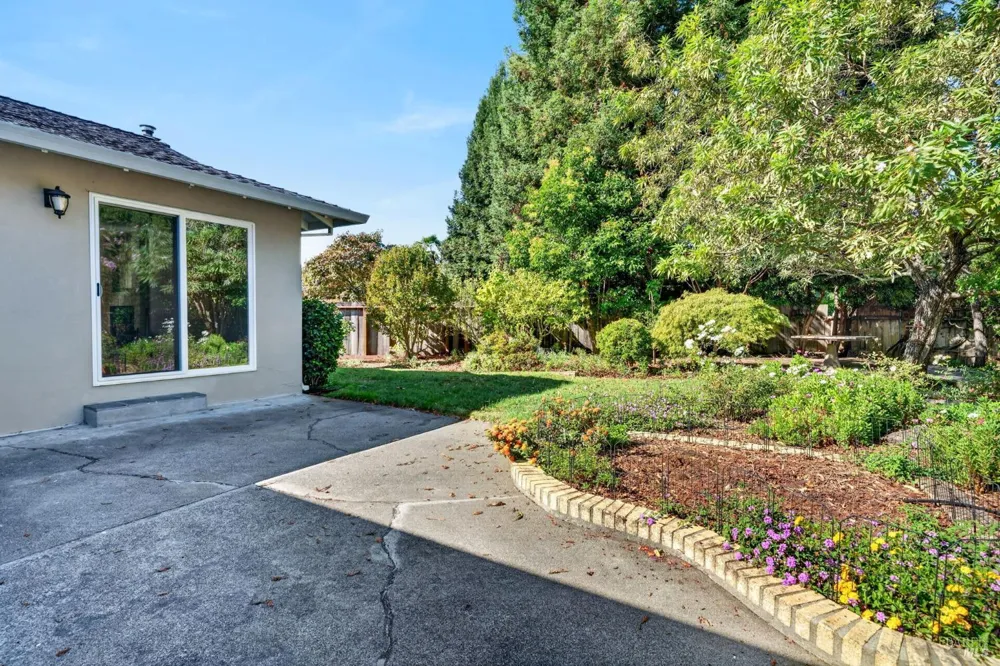 15 Betty Lane Novato, CA 94947