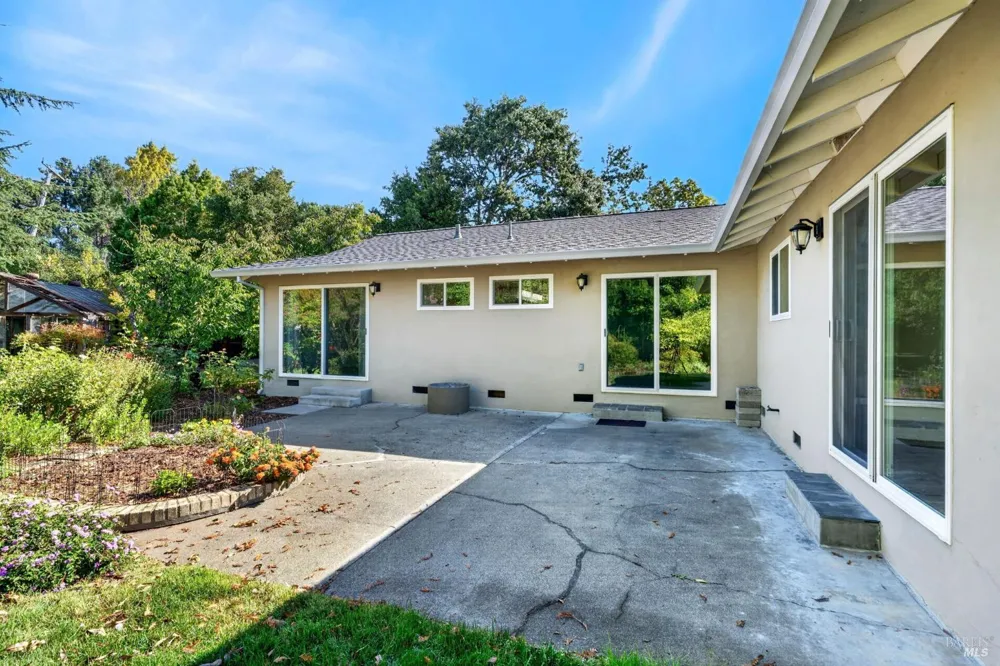 15 Betty Lane Novato, CA 94947