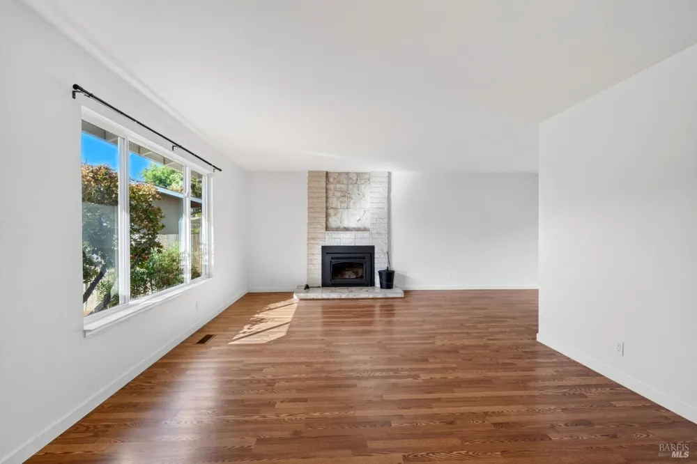 15 Betty Lane Novato, CA 94947