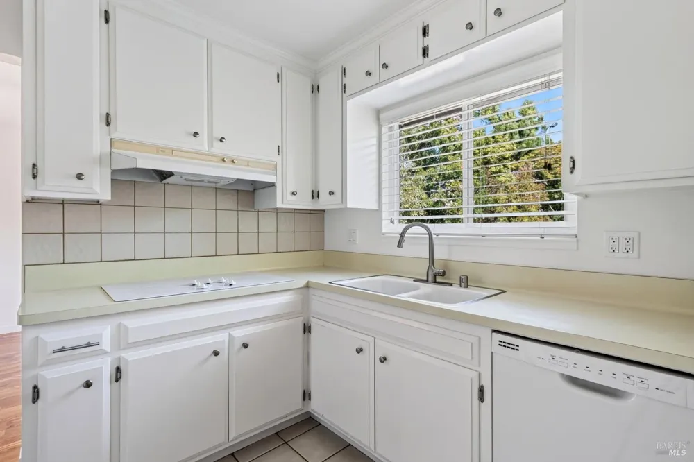 15 Betty Lane Novato, CA 94947