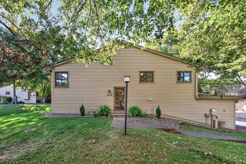 1442 Arden View Drive Arden Hills, MN 55112