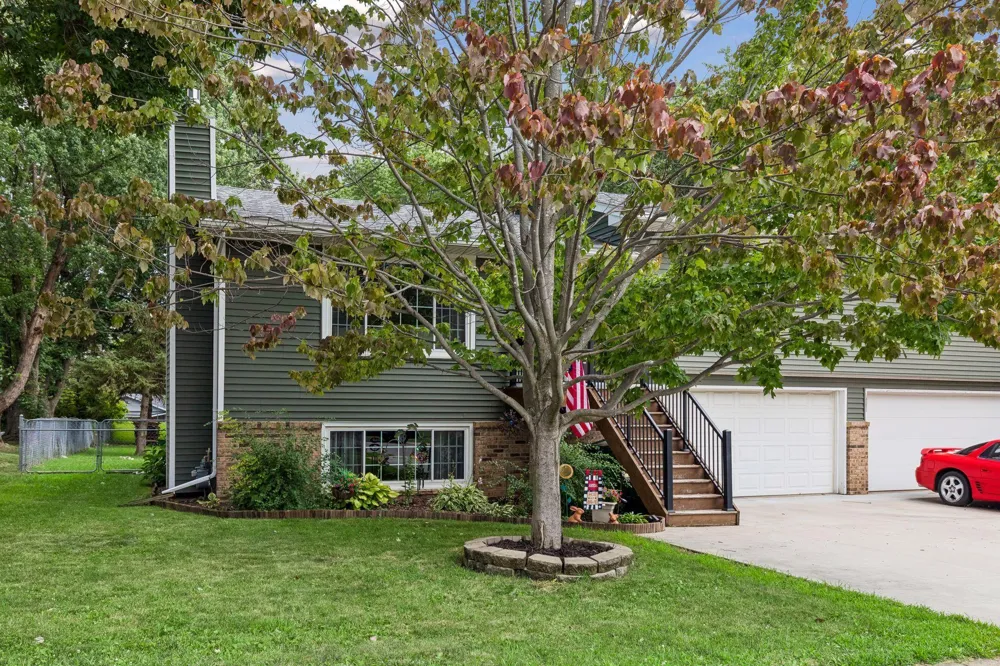 17540 Ionia Path Lakeville, MN 55044