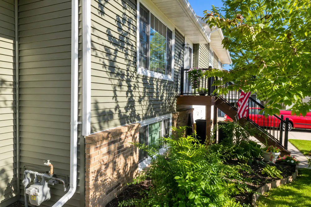 17540 Ionia Path Lakeville, MN 55044