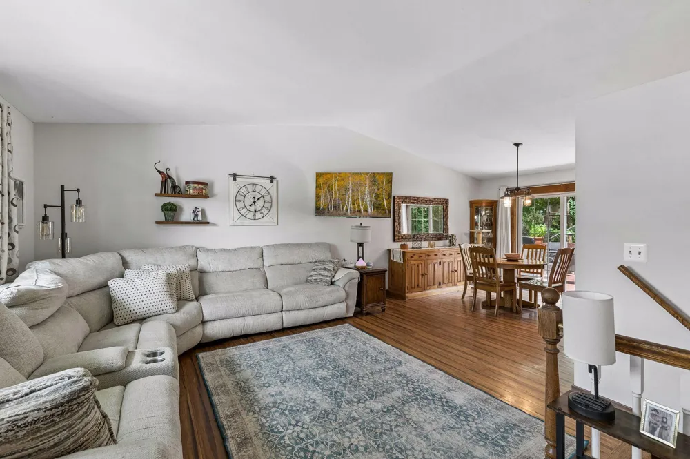 17540 Ionia Path Lakeville, MN 55044