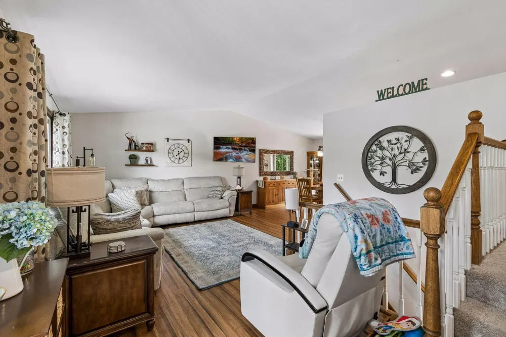 17540 Ionia Path Lakeville, MN 55044