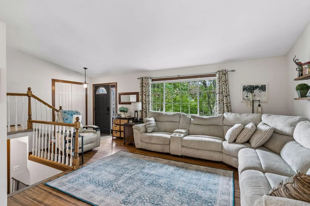17540 Ionia Path Lakeville, MN 55044
