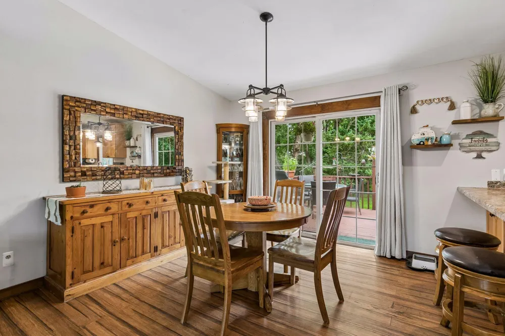 17540 Ionia Path Lakeville, MN 55044
