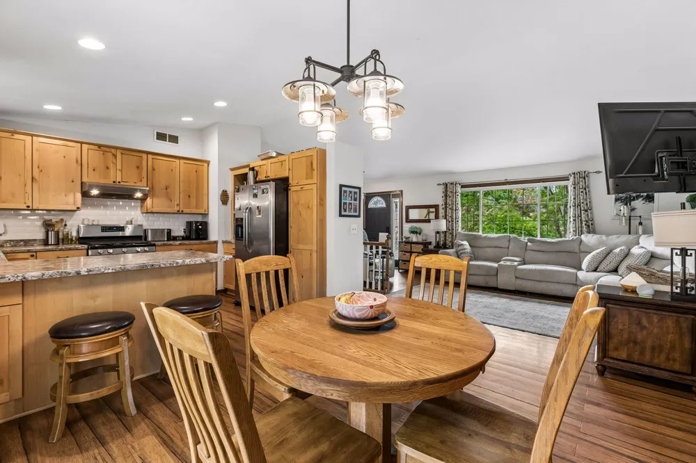 17540 Ionia Path Lakeville, MN 55044