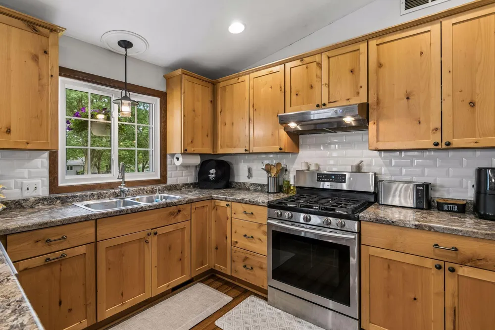 17540 Ionia Path Lakeville, MN 55044