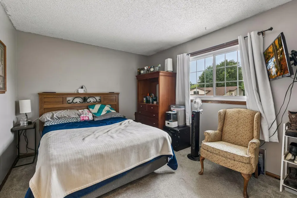 17540 Ionia Path Lakeville, MN 55044