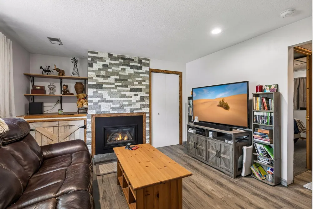 17540 Ionia Path Lakeville, MN 55044