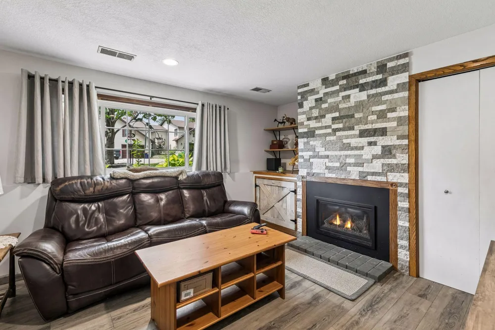 17540 Ionia Path Lakeville, MN 55044