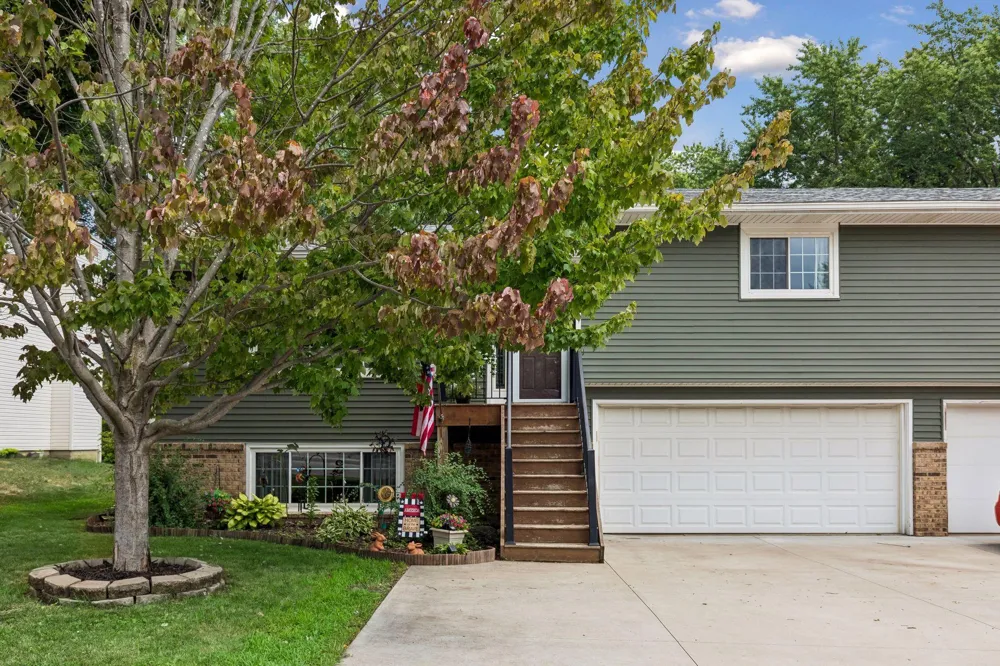 17540 Ionia Path Lakeville, MN 55044