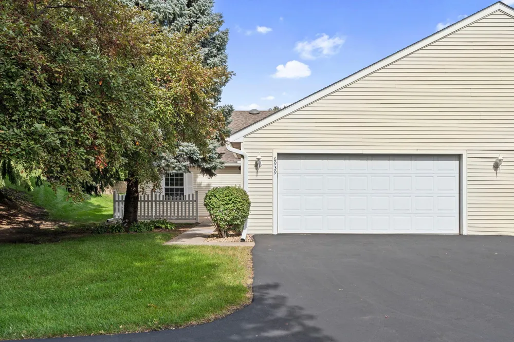 6939 Inverness Court #43 Inver Grove Heights, MN 55077