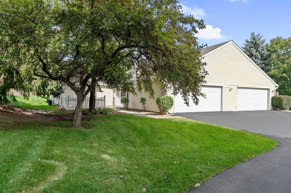 6939 Inverness Court #43 Inver Grove Heights, MN 55077