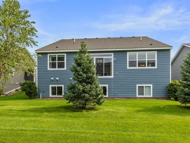 20897 Glade Avenue Lakeville, MN 55044