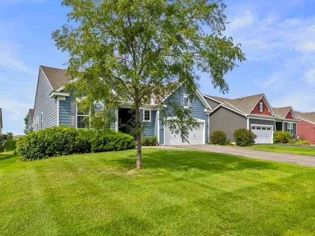 20897 Glade Avenue Lakeville, MN 55044